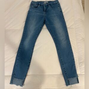 Women’s Good American Skinny Jean w/ Step Hem - Size 8/29